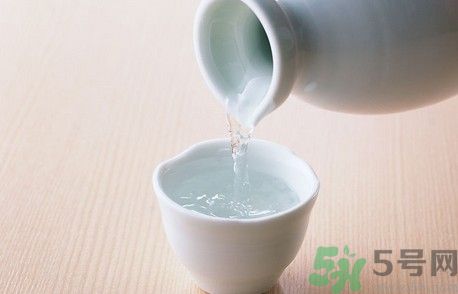 白酒能代替料酒做菜嗎？白酒可以用來做菜嗎？