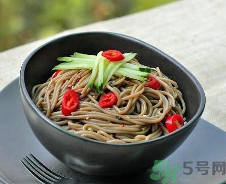 蕎麥怎么做成面條？蕎麥面條怎么做好吃？