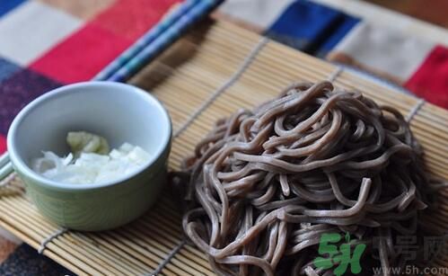 蕎麥怎么做成面條？蕎麥面條怎么做好吃？