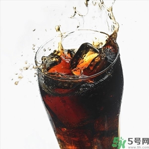 可樂(lè)第二天還可以喝嗎？隔夜的碳酸飲料可以喝嗎？