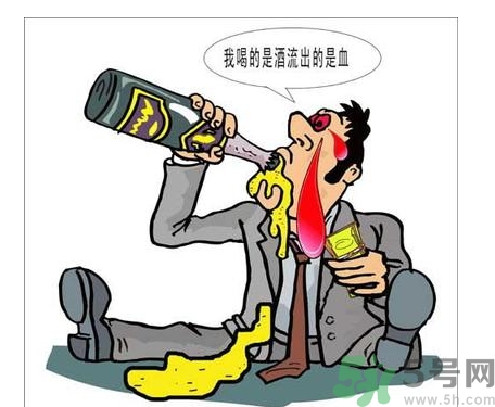 酒精中毒的早期癥狀有哪些？酒精中毒的癥狀有哪些？