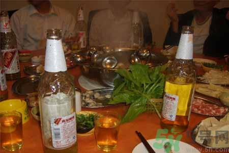 吃火鍋喝啤酒會(huì)胖嗎？吃火鍋喝啤酒胖了怎么辦？