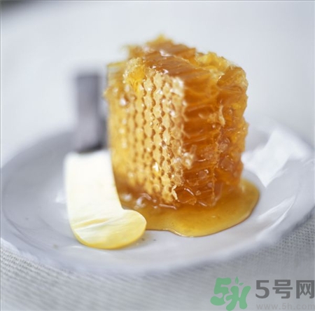 蜂巢的營養(yǎng)價(jià)值 蜂巢的功效與作用