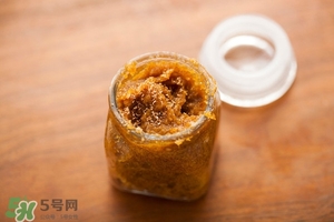 唇部磨砂膏多久用一次？唇部磨砂膏可以天天用嗎？