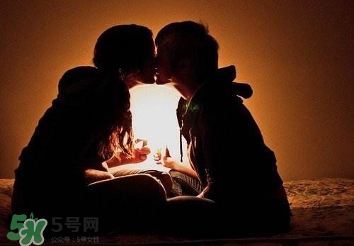 接吻時(shí)女生的生理反應(yīng)是什么？怎么接吻教程