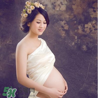 孕婦摸肚子會繞頸嗎？孕婦摸肚子胎兒能感受到嗎？