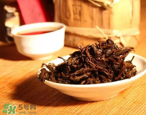 普洱茶發(fā)霉了怎么處理？普洱茶發(fā)霉了還能喝嗎？