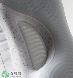 under armour curry4怎么樣？庫里第四代簽名鞋總決賽戰(zhàn)靴細節(jié)諜照