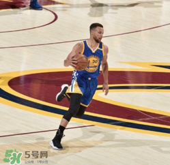 under armour curry4 low什么樣？庫里第四代總決賽戰(zhàn)靴低幫版諜照