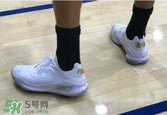 under armour curry 4 low低幫版白金配色上腳怎么樣？