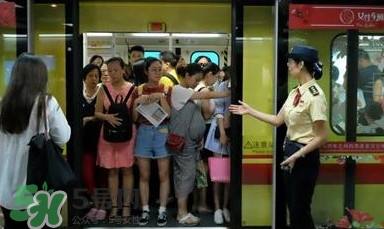 為什么開設(shè)女性車廂？應(yīng)不應(yīng)該開設(shè)女性車廂