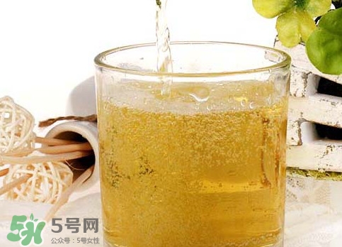 菠蘿啤是碳酸飲料嗎？菠蘿啤不能和什么一起吃？