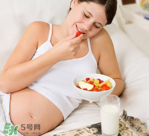 孕婦吃甜食寶寶會(huì)頭大嗎？孕期吃甜食寶寶會(huì)頭變大嗎？