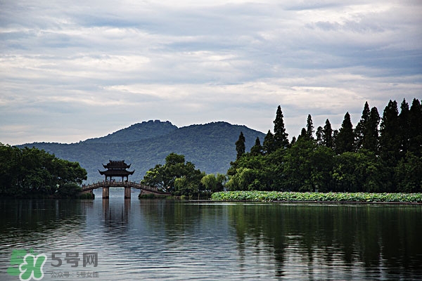 8月份去杭州穿什么？八月份去杭州穿什么衣服