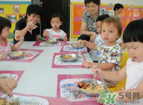 寶寶不去幼兒園可以嗎？寶寶可以不上幼兒園嗎？