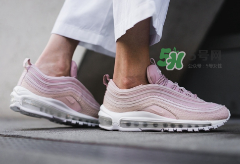 nike air max 97粉色蛇皮怎么樣_上腳效果好看嗎？