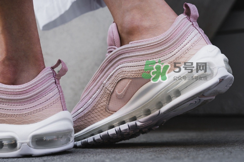 nike air max 97粉色蛇皮怎么樣_上腳效果好看嗎？