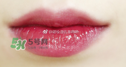 MAC Huggable 唇膏red necessity色號(hào)試色