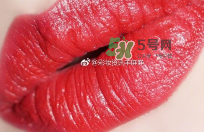 Gurlain KissKiss Matte嬌蘭霧面唇膏M330和M307試色