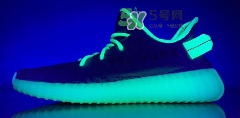 adidas yeezy boost 350 v2黃斑馬是夜光的嗎？