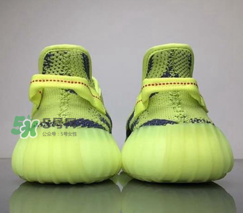 adidas yeezy boost 350 v2黃斑馬是夜光的嗎？