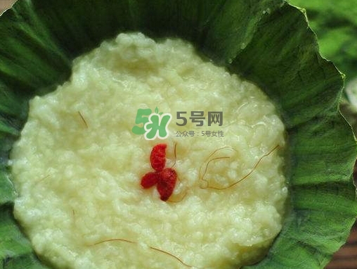 荷葉粥的營(yíng)養(yǎng)價(jià)值_荷葉粥的功效與作用及飲食禁忌