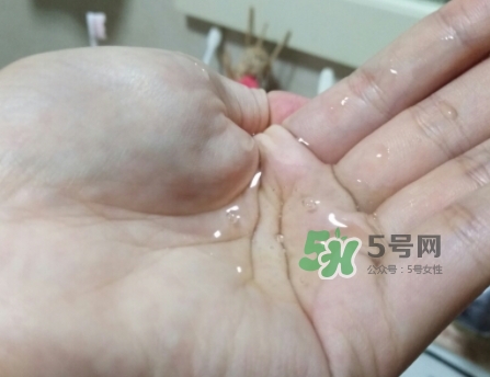 御泥坊水潤茶萃微囊黑面膜怎么用？