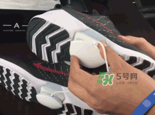 nike hyperadapt 1.0怎么充電？耐克自動(dòng)系鞋帶鞋要充電嗎？