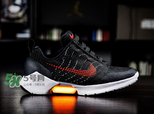 nike hyperadapt 1.0怎么充電？耐克自動(dòng)系鞋帶鞋要充電嗎？