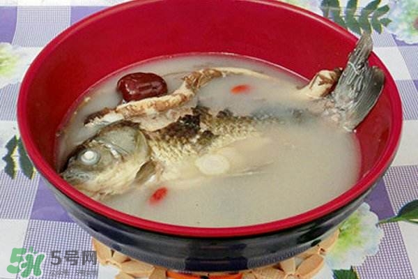 產(chǎn)婦鯽魚(yú)湯什么時(shí)候喝？產(chǎn)婦鯽魚(yú)湯放調(diào)料嗎？