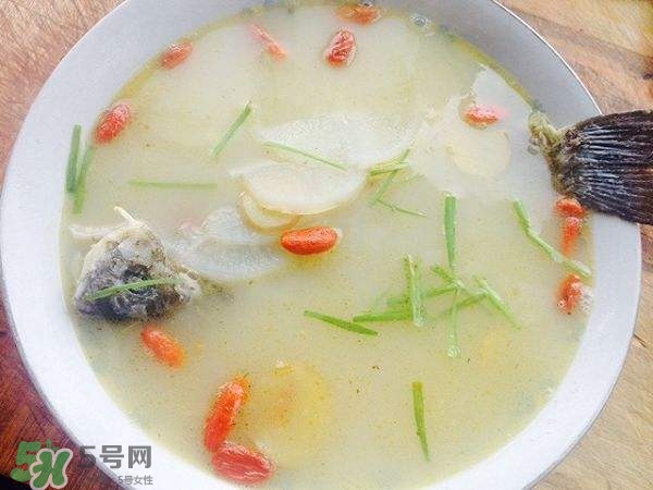 鯽魚湯怎么去腥味？鯽魚湯熬多長時間最好？