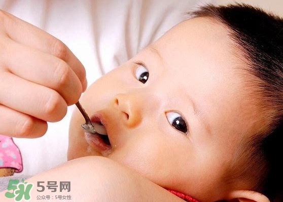 母乳喂養(yǎng)胸部會變形嗎？如何避免產(chǎn)后乳房變形？