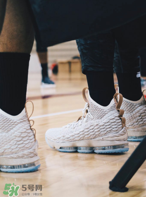 nike lebron 15 ghost什么時(shí)候發(fā)售_多少錢？