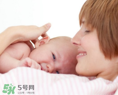 母乳寶寶一天大便幾次正常？母乳寶寶排便情況介紹