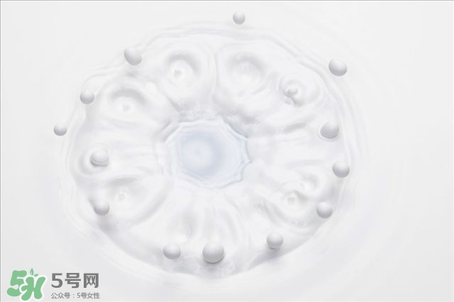 粉底液和乳液一樣的嗎 乳液和粉底液的區(qū)別