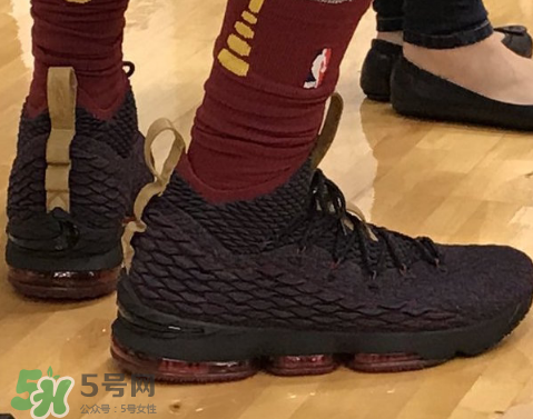 nike lebron 15 cavs實(shí)物什么樣？