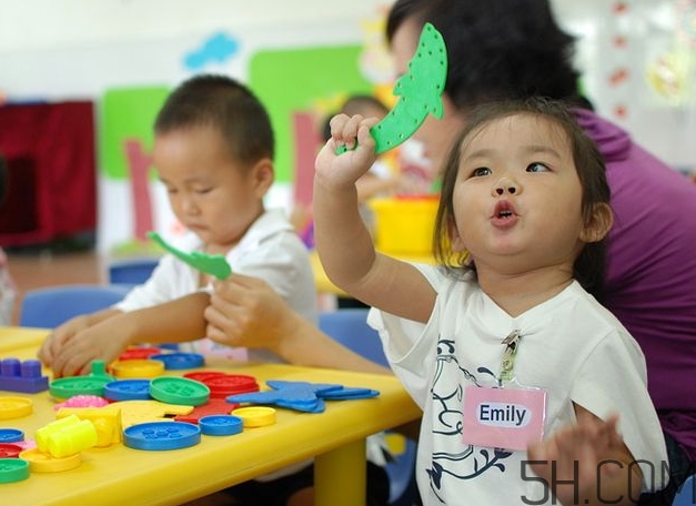 寶寶上幼兒園需要準(zhǔn)備什么？寶寶上幼兒園哭鬧怎么應(yīng)對(duì)？