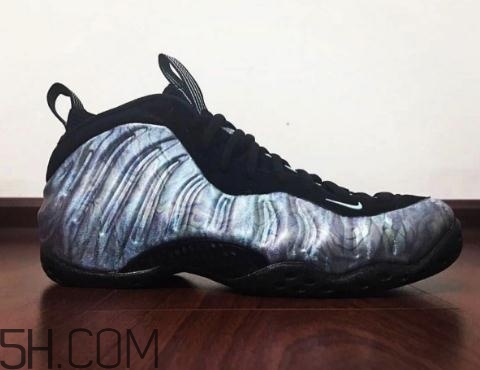 nike air foamposite one鮑魚噴實物什么樣？