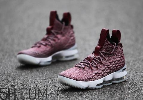 nike lebron 15 wine紅酒配色發(fā)售時間_多少錢？