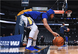 under armour curry 4 low勇士隊藍金配色會發(fā)售嗎？