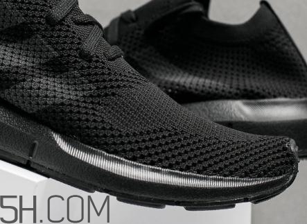 adidas swift run triple black配色在哪買_多少錢？