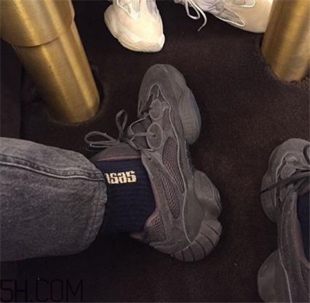 yeezy 500 desert rat純黑配色實物什么樣？