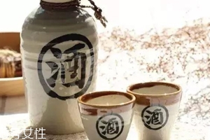 喝白酒有哪些好處？喝點(diǎn)白酒能激活腸胃