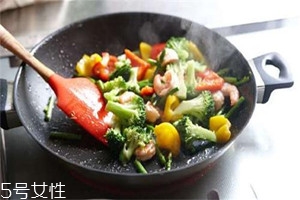 怎么炒菜能省油？教你5個(gè)小妙招