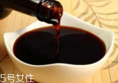 吃深色食物皮膚會變黑嗎？沒有科學(xué)根據(jù)