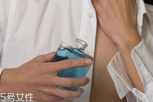 男士香水什么時候噴最好？出門前二十分鐘