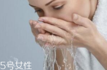 潔面乳和洗面奶是一種產(chǎn)品嗎？洗面奶適合干皮