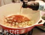 沒有冰箱臘腸怎么保存？懸掛陰涼通風(fēng)處