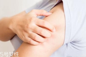 身體皮膚干燥用什么護膚品？這些身體乳拯救爆皮掉屑