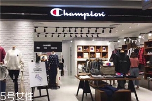 champion的衣服怎么樣？衣柜不能少的基本款